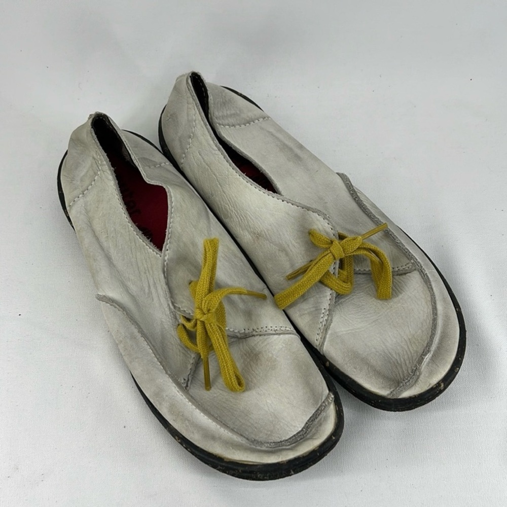 Outer Loafers with Yellow Accents